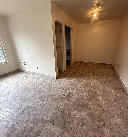 12015 Riverside Dr — Photo 11