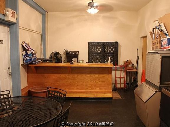 4th image of 301 S Ann St