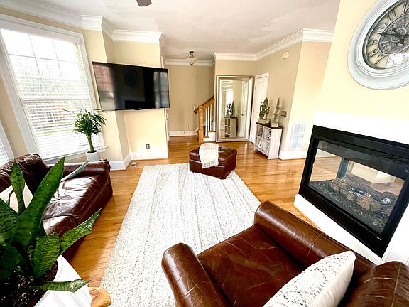 3rd image of 115 Finsbury St