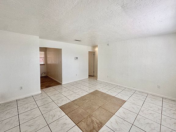 4th image of 110 SE Tattershall Way