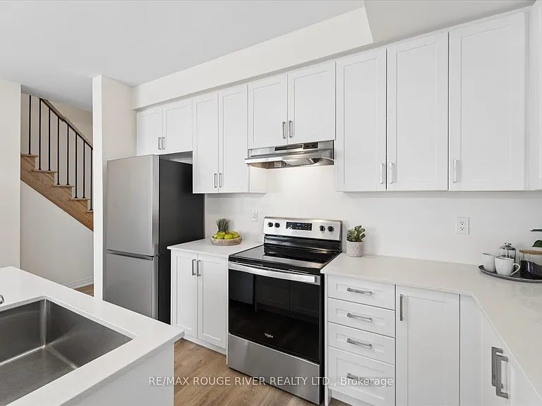 6 Esquire Way — Photo 15