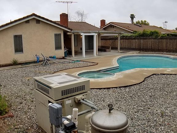 5th image of 23610 Dracaea Ave