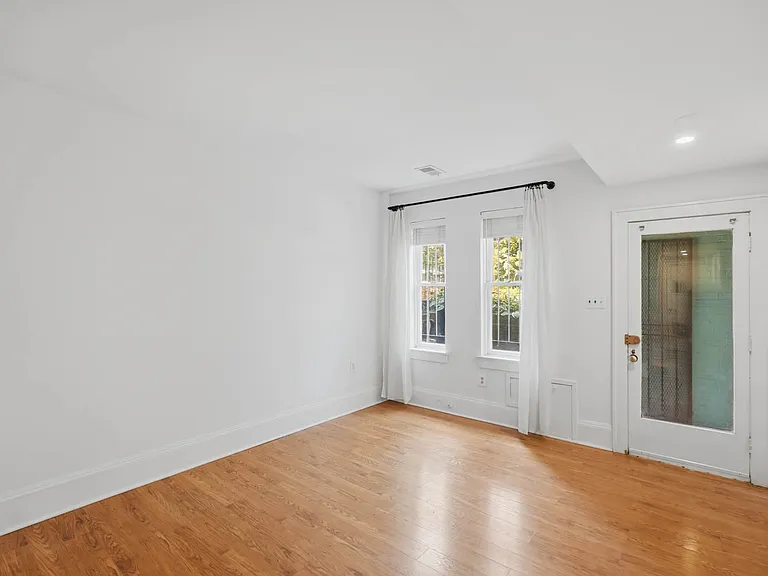 603 A St SE #B — Photo 4