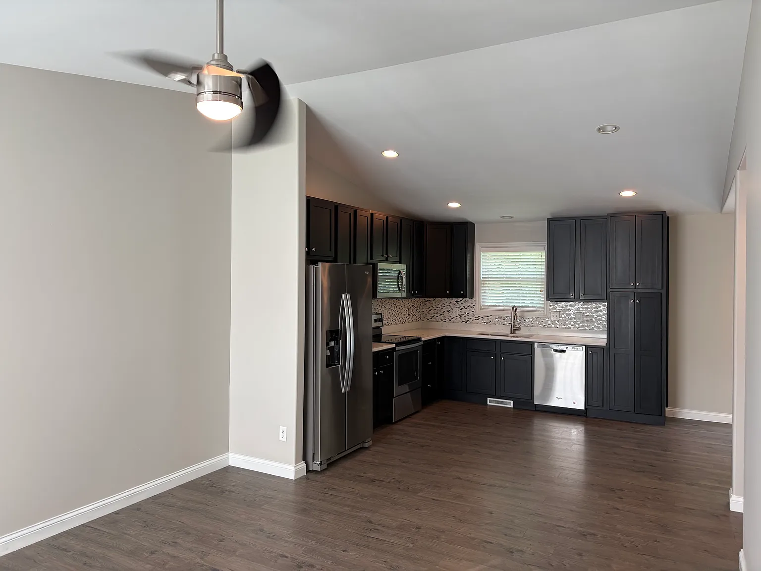 3 bed, 1426 sqft, $2,000 — Photo 3