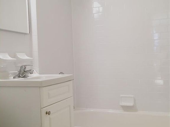 4th image of 307 E 94th St APT D