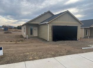 516 SW 6th St #2, Metolius, OR 97741