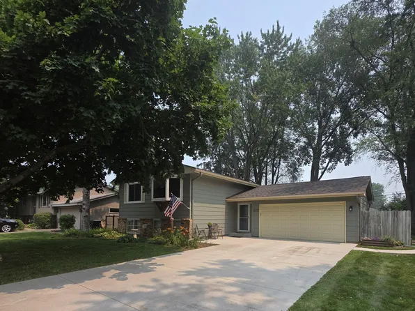 5570 Schutta Rd, Shoreview, MN 55126