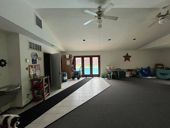 5th image of 2220 Meadowbrook Ct APT A