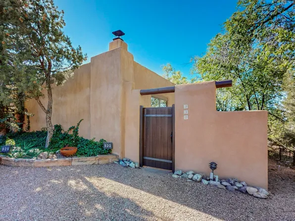 932 Los Lovatos Rd, Santa Fe, NM 87501