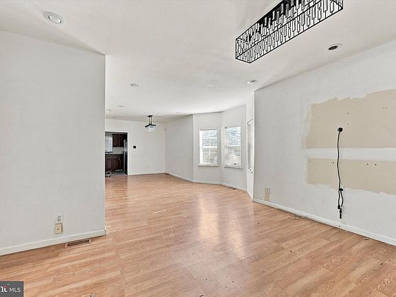 5th image of 629 Greenhill Rd