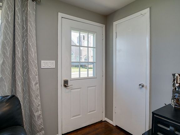2nd image of 21 W Oak St
