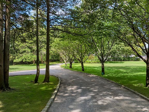 3rd image of 11 Bay Rd