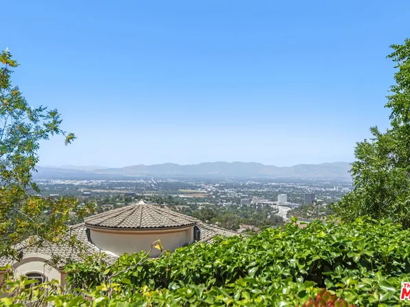 15739 Mulholland Pl, Los Angeles, CA 90049