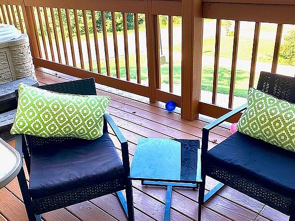 The 2nd story deck