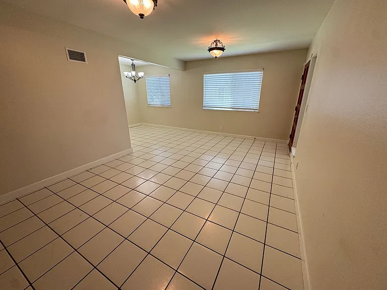 619 Avenida De La Plata — Photo 10