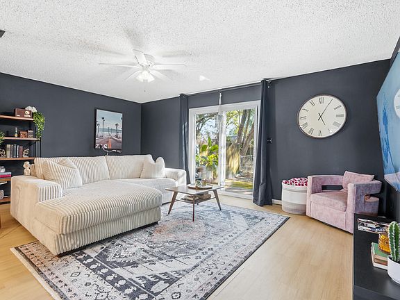 3rd image of 208 Cloverdale Blvd Unit 8