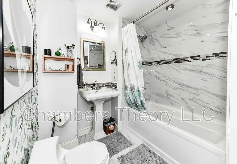 123 S Dickenson Ave — Photo 20