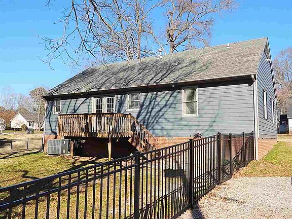 4th image of 105 Meadowbrook Ln