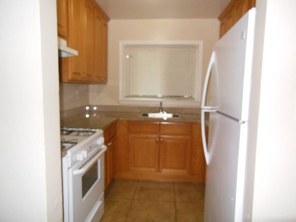 2nd image of 485 Redwood Ave APT 5