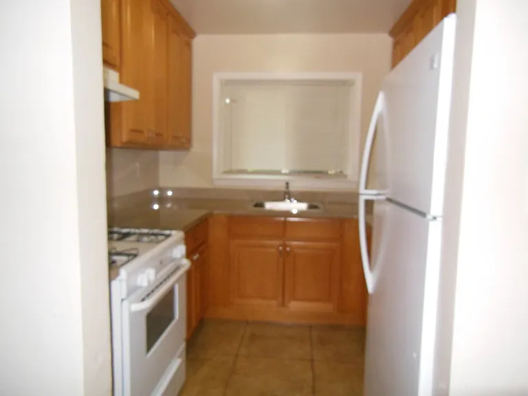 485 Redwood Ave — Photo 2