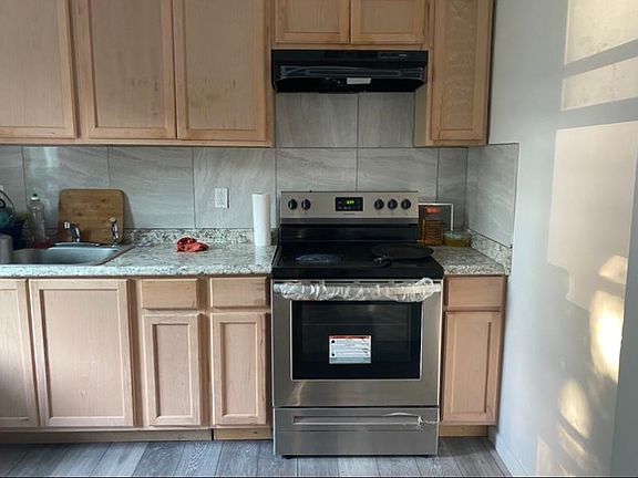 4th image of 463 20th St #2