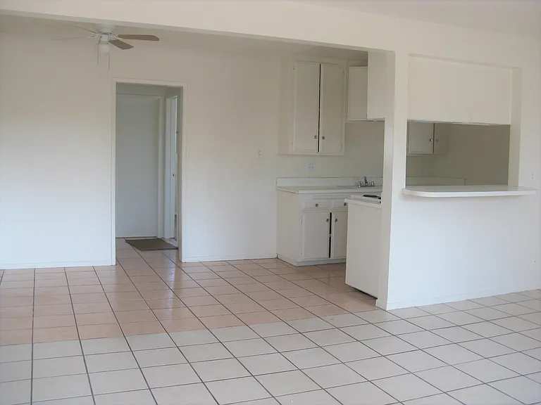 650 Linden Ave — Photo 4