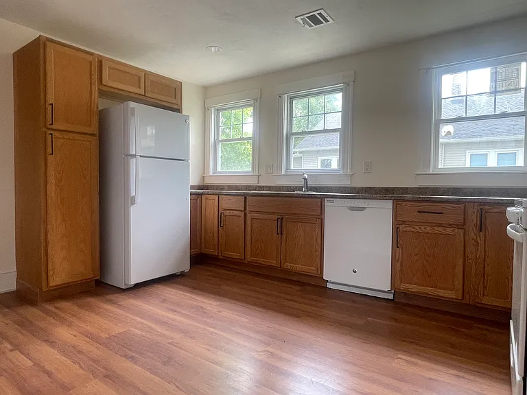39 Brook St #2 — Photo 6