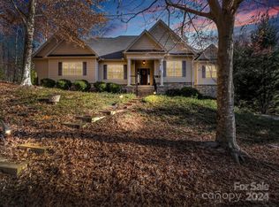 148 Courtland Ct, Lake Lure, NC 28746