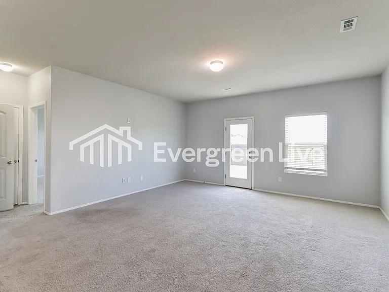 2833 Sebright Ave — Photo 4