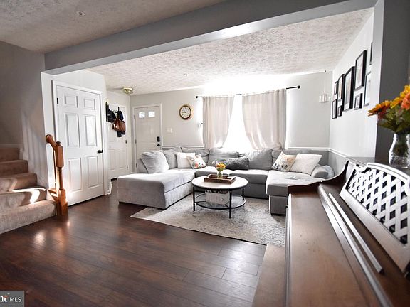 3rd image of 1032 Jeanett Way