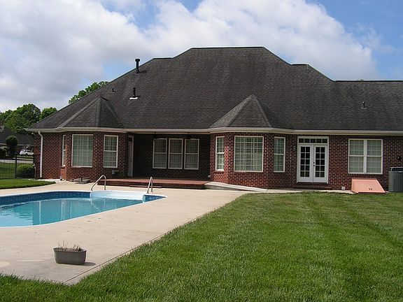 3rd image of 112 Kendallwood Dr