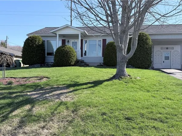 204 Godbout St, Grand Falls, NB E3Y 1C2