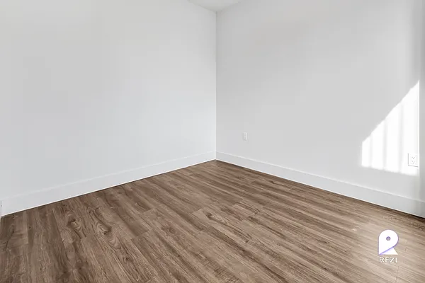 Rented by REZI | media 18