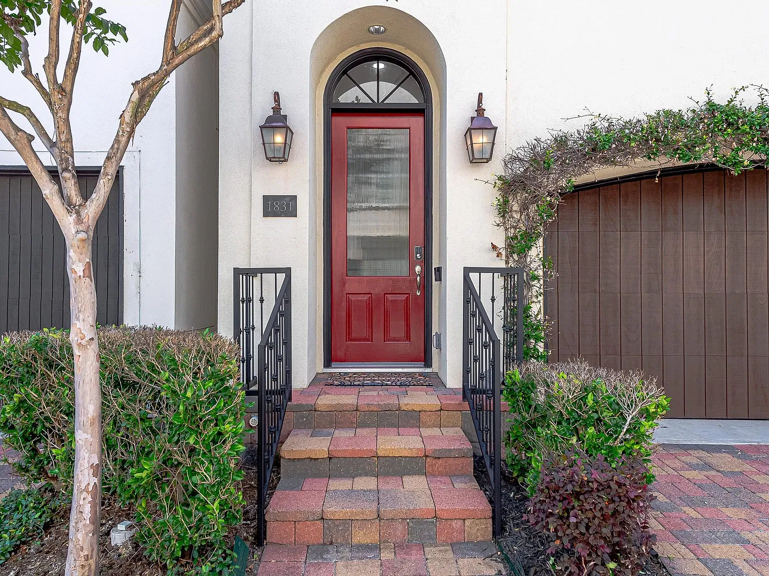 3 bed, 3.5 bath, 3300 sqft, $3,400 — Photo 2