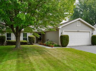 620 Red Coach Ln, Algonquin, IL 60102