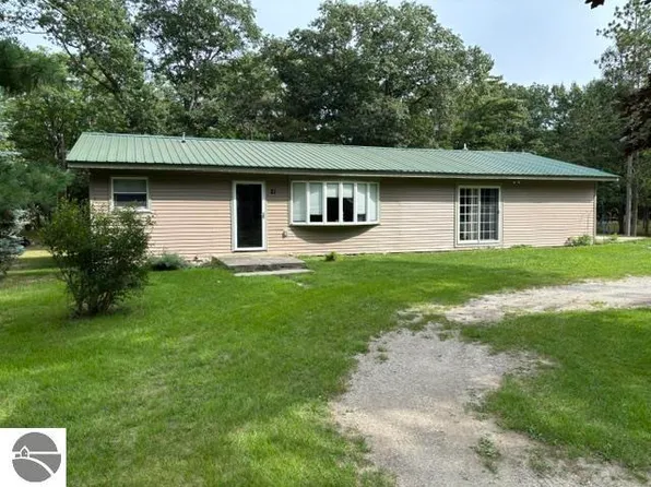 21 S Oak St, Au Gres, MI 48703