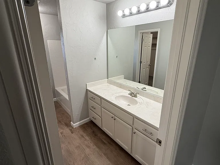 2508 Queenston Ave — Photo 5