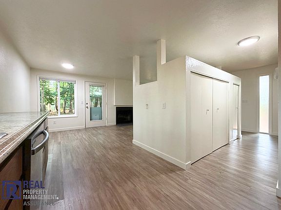 5th image of 7077 SW Montauk Cir
