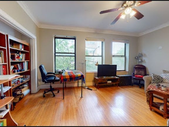 2nd image of 1062-68 W Granville Ave #22