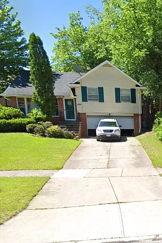 1099 Woodview Rd Photo 1