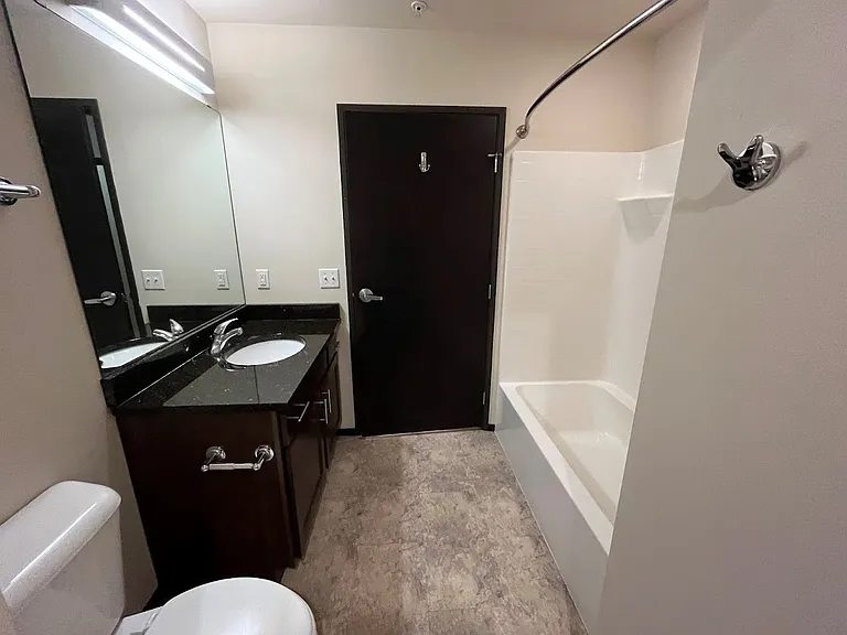 Galaxie High Rise Apartments — Photo 180