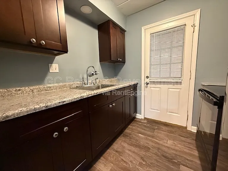 324 E Wilson Ave #D — Photo 5