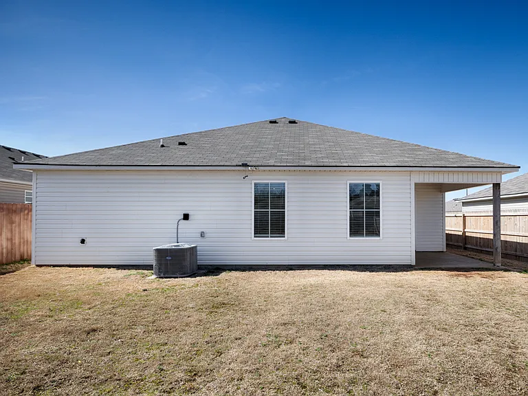 4021 Ryan Dr SW — Photo 4