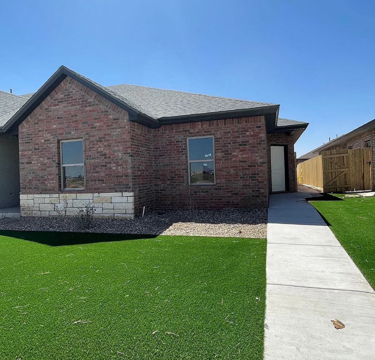3 bed, 2.0 bath, 1518 sqft, $1,595 — Photo 1