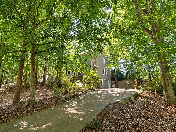 3rd image of 129 Castlefern Dr