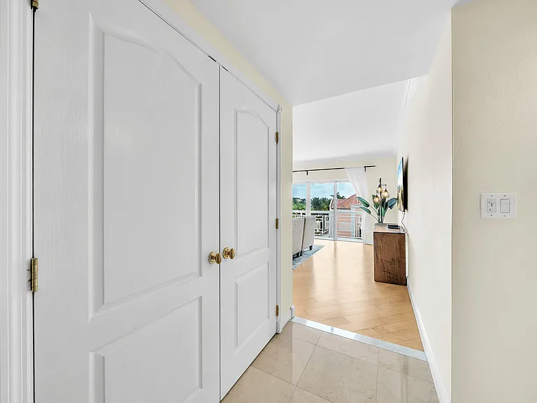 250 N Bradley Pl #402 — Photo 8