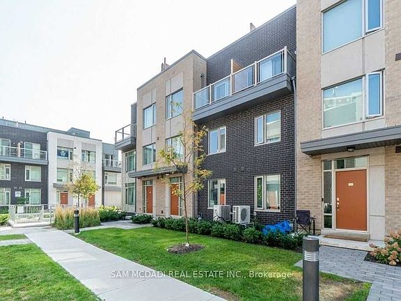 2nd image of 22 Applewood Ln Unit 33