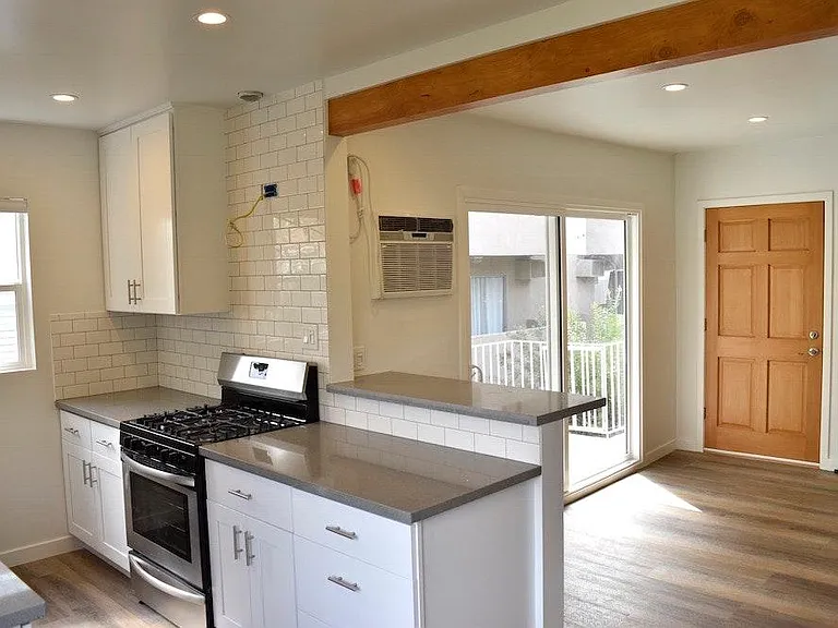 2310 S Bentley Ave #5 — Photo 1