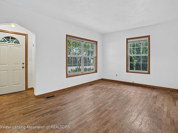 4th image of 2415 W Washtenaw St
