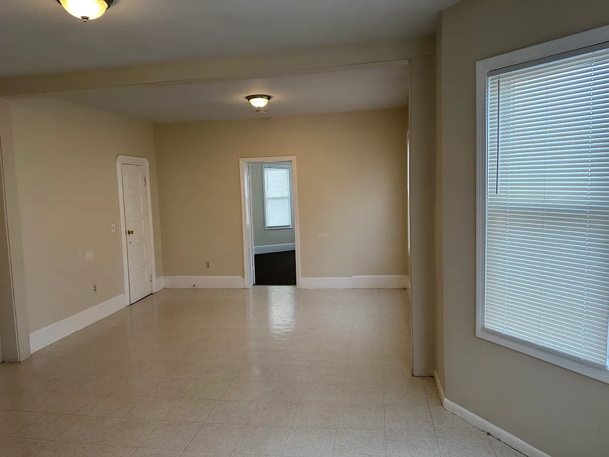 Building Photo - 810 Brock Ave #3N
